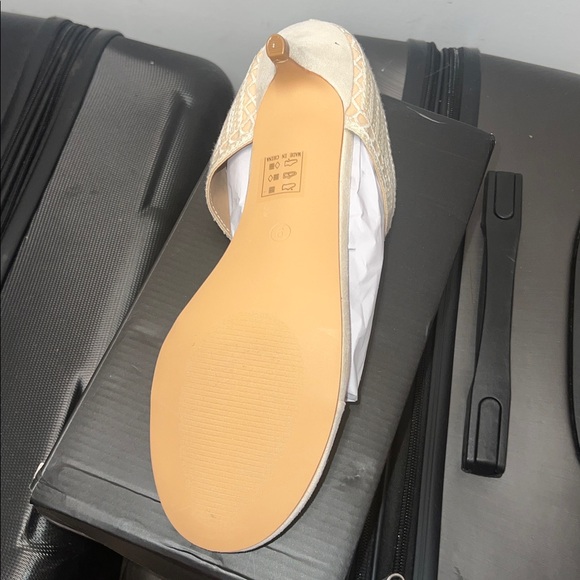 Grove Crochet Thong Kitten Heels - Picture 4 of 5